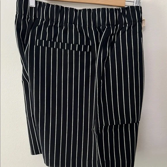 Forever 21 Men’s Black and White Pinstriped Flat Front Shorts 2XL - Picture 6 of 6